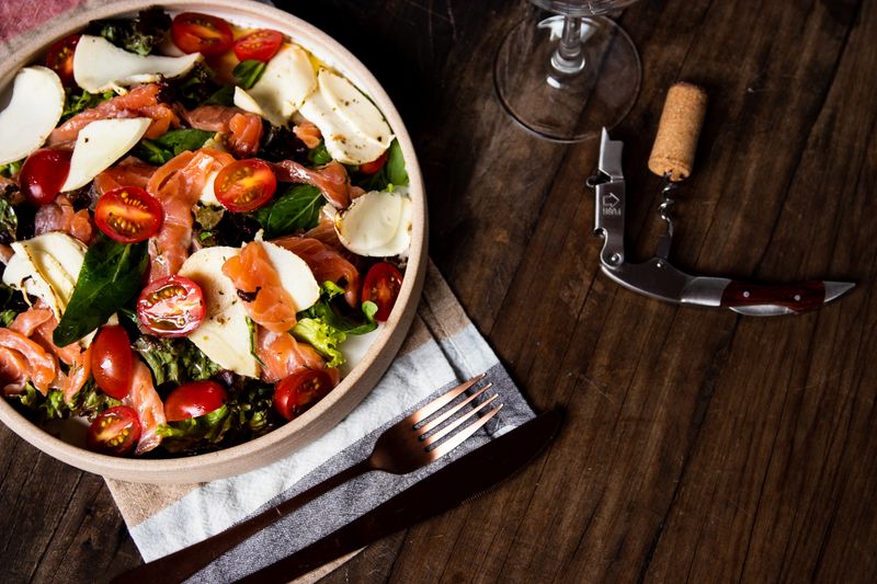 Rucola Salat mit Kirschtomaten und Parmesan